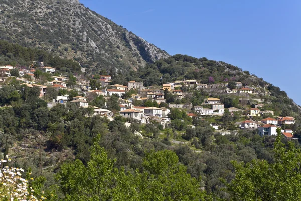 レフカダ島、ギリシャで katochori のギリシャの伝統的な村 — Stockfoto