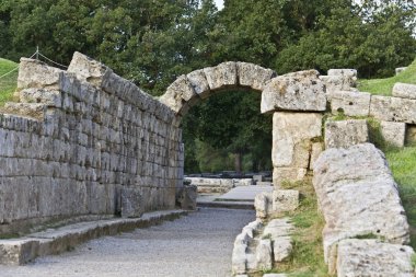 Yunanistan'da antik olympia Stadyumu'nda ana giriş