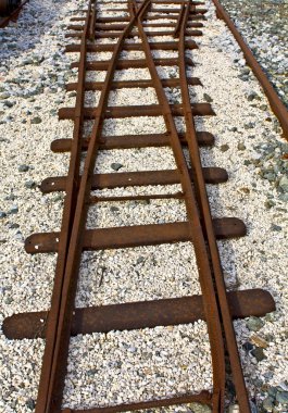 bir tren istasyonunda bulunan rayların eski crossection