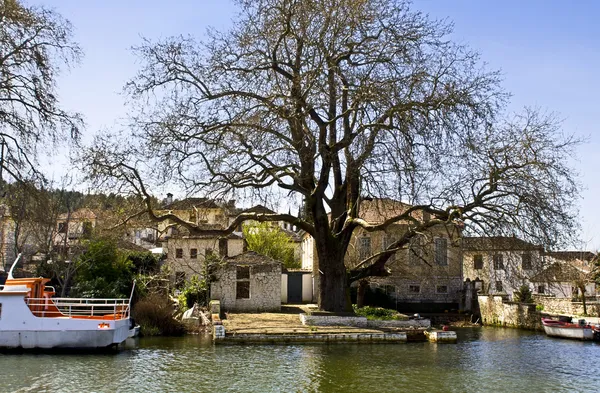 Isla de Ali Pasa en la ciudad de Ioannina en Grecia —  Fotos de Stock