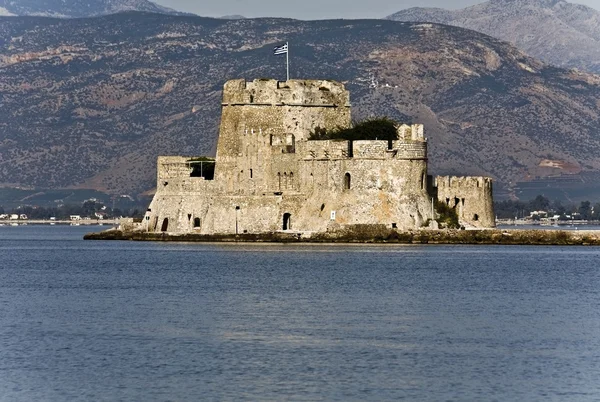 Fortaleza de Bourtzi na cidade de Nafplio, no sul da Grécia — Fotografia de Stock