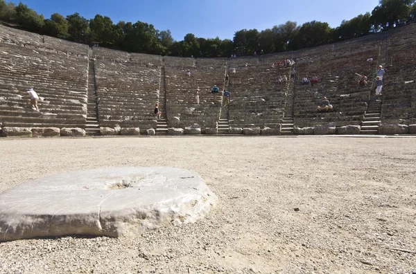 Anfiteatro antigo de Epidauro no Peloponeso, Grécia — Fotografia de Stock
