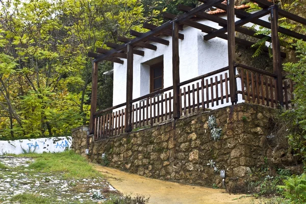 Antico greco tradizionale casa in legno-pietra — Foto Stock
