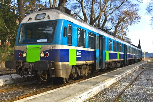 A vonat egy görög állomás Kozani város közelében — Stock Fotó