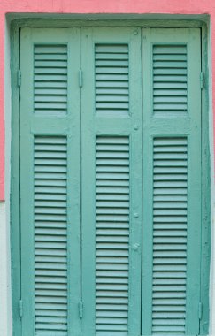 Kepenkli eski tahta pencere