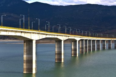 Yunanistan aliakmon Nehri Köprüsü