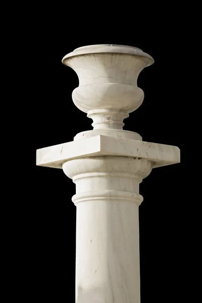 Pilar semelhante antigo com um vaso de flores em pé sobre ele — Fotografia de Stock