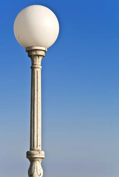 Alte traditionelle Luxus-Straßenlaterne — Stockfoto