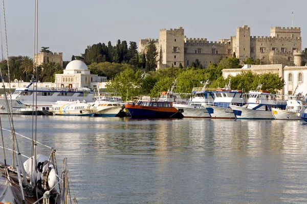 Hamnen i Rhodos i Grekland — Stockfoto