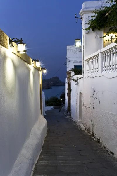 传统的村庄在罗得岛，希腊之夜 — 图库照片
