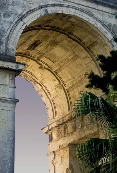 Ворота Британского дворца в Корфу, Греция — стоковое фото