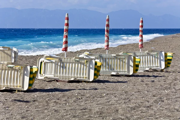Praia de verão na ilha de Rodes, na Grécia — Fotografia de Stock