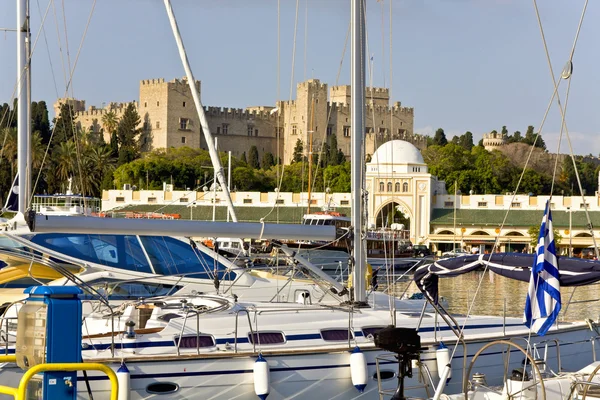 Natursköna hamnen i Rhodos i Grekland — Stockfoto