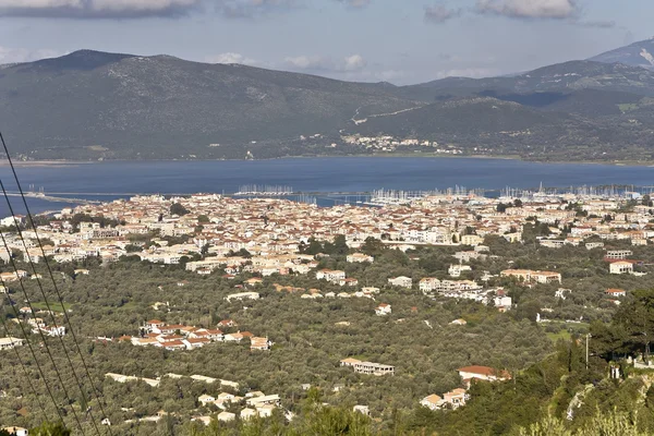 Ön och staden Lefkas på ionio, Grekland — Stockfoto