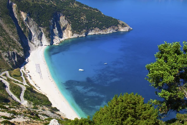 Praia de Mirtos na ilha de Kefalonia, na Grécia — Fotografia de Stock