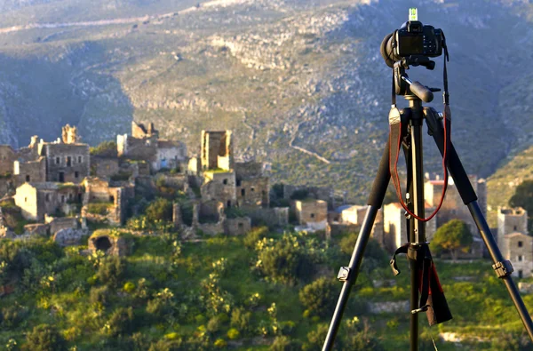 Macchina fotografica su treppiede per la fotografia di paesaggio — Foto Stock