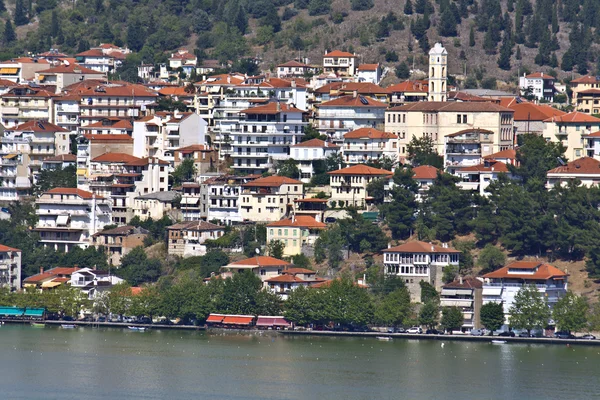 Kastoria tradycyjne miasta ośrodek nad jeziorem w Grecji — Zdjęcie stockowe