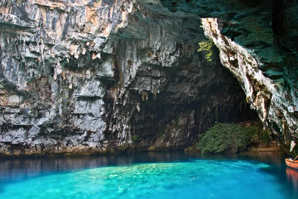 梅利萨尼洞在入的希腊小岛 — 图库照片