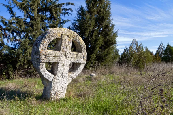 Cimetière médiéval avec croix celtiques en Europe — Photo