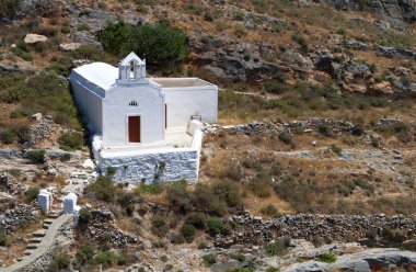 Perfil de mujer seria