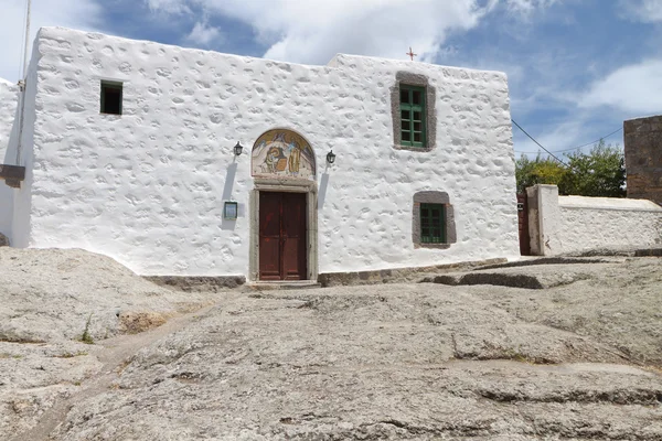 อารามของถ้ําของวันสิ้นโลกที่เกาะ Patmos ในกรีซ — ภาพถ่ายสต็อก