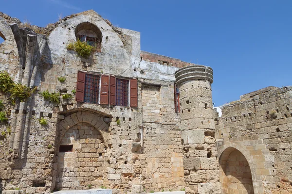 Allmänna uppfattningen och landmärken i den medeltida stad och slottet i Rhodos ön i Grekland — Stockfoto