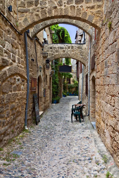 Allgemeine Ansicht und Sehenswürdigkeiten der mittelalterlichen Stadt und Burg der Rhodos-Insel in Griechenland — Stockfoto