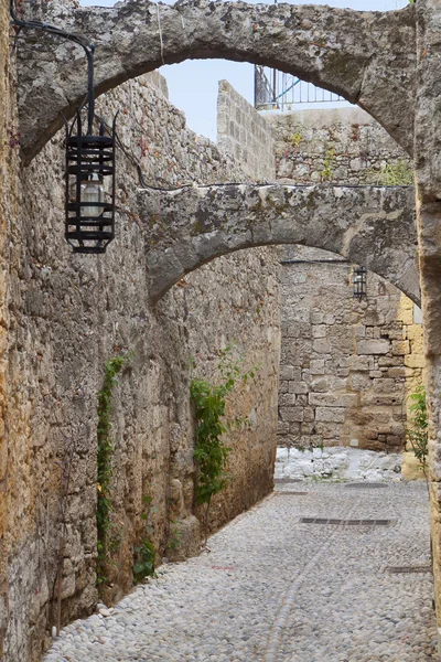 Allgemeine Ansicht und Sehenswürdigkeiten der mittelalterlichen Stadt und Burg der Rhodos-Insel in Griechenland — Stockfoto