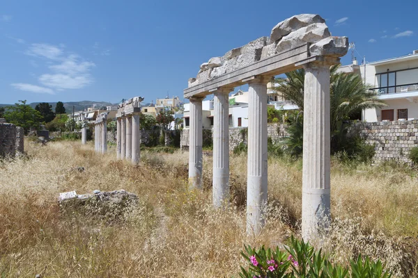 Utsikt över staden och historiska landmärken från ön Kos i Grekland — Stockfoto