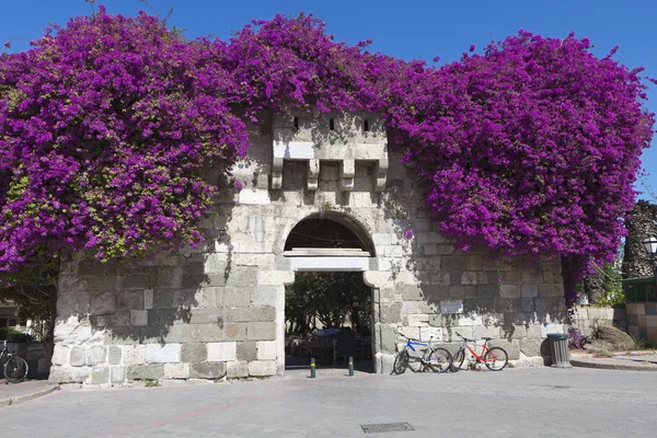 Porta do castelo na ilha de Kos, na Grécia — Fotografia de Stock