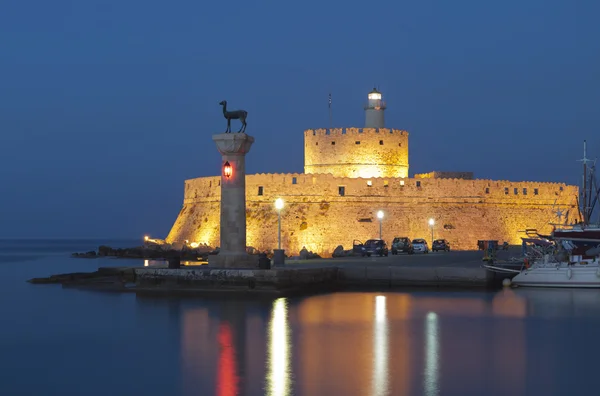 Allgemeine Ansicht und Sehenswürdigkeiten der mittelalterlichen Stadt und Burg der Rhodos-Insel in Griechenland lizenzfreie Stockfotos