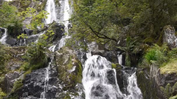 Waterfall with rocks — Stock Video