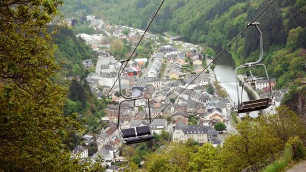 Stoeltjeslift en valley — Stockvideo