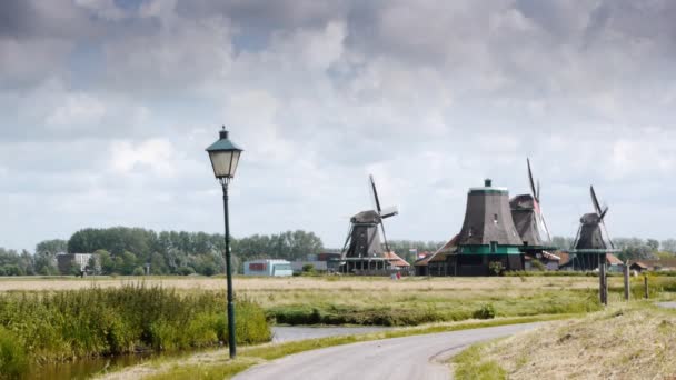 Landschaft der Windmühlen — Stockvideo