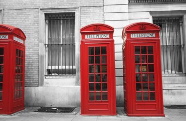 kırmızı telefon kutuları