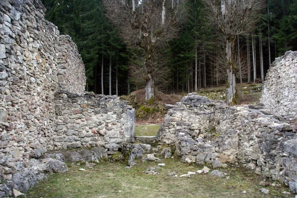 Ruiny valchvriere — Zdjęcie stockowe