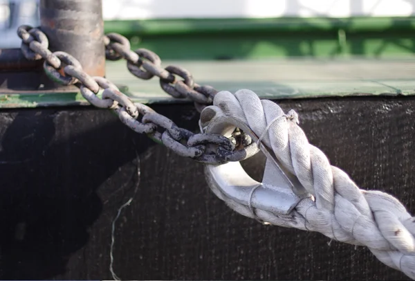 Rope and chain — Stock Photo, Image