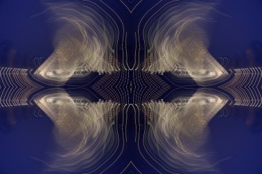 Louvre piramit gece parlar