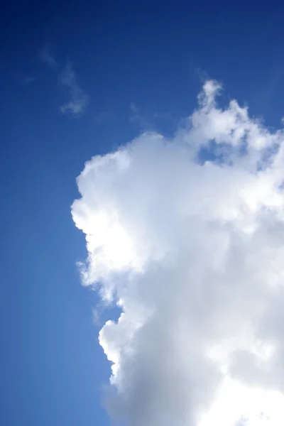 Fluffigt moln — Stockfoto