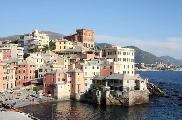 Un cliché d'un joli petit port à Genova, en Italie — Photo