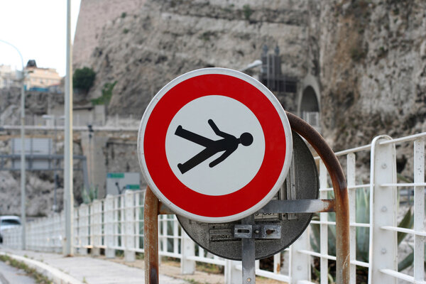 Боковой знак человека
