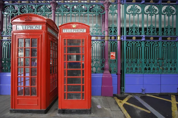 Dois telefones vermelhos — Fotografia de Stock