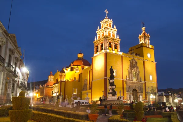 A icônica igreja amarela em guanajuato, México — Fotografia de Stock