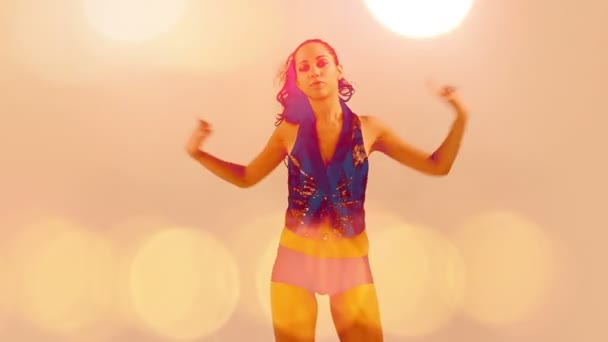Um dançarino sexy gogo — Vídeo de Stock