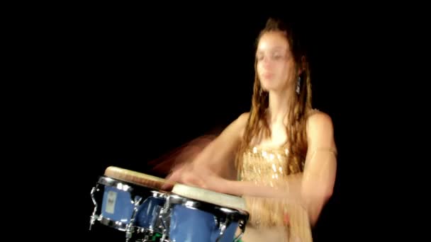 Ženské perkuse bubeník — Stock video