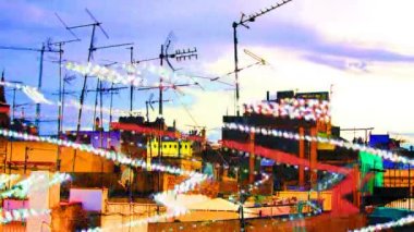 TV ariels rooftops bulutlu arka plan, Barselona, İspanya