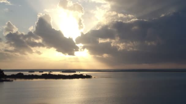 Het prachtige lake bacalar — Stockvideo