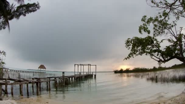 Het prachtige lake bacalar — Stockvideo