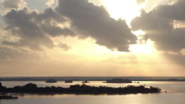 Timelapse shot of the beautiful lake bacalar, with crystal clear blue water, quintana roo, mexico — Stock Video