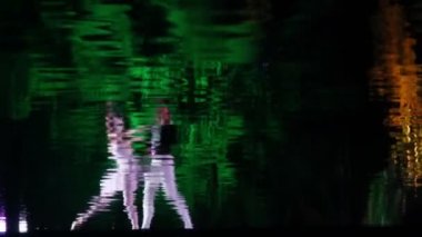 Bale gösterisi su sahnede